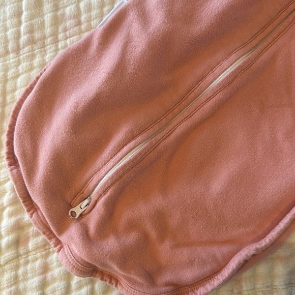 Comfy Cubs Swaddle - Picture 2 of 6